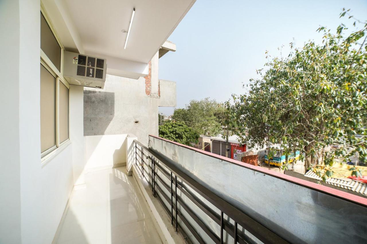 Hotel Live On Del5542 Nowe Delhi Zewnętrze zdjęcie